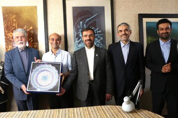 پاسداشت هنر خوشنویسی شیراز در دیدار وزیر فرهنگ با استاد کریمپور