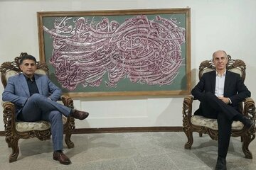 وقتی کلمات از خواندن عبور میکنند؛ روایت علی ولدبیگی از جهان هنری احسان یگانه