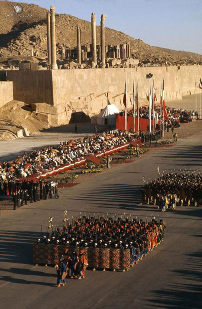 جشنهای ۲۵۰۰ ساله؛ سودای هژمونی، نمایش باستانگرایی و آغاز یک بحران