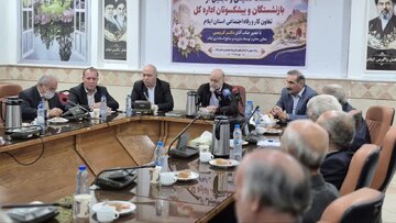 مطالبات بازنشستگان ایلام به وزیر کار منتقل میشود