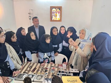 برگزاری کارگاه صنایعدستی برای دانشآموزان سمنانی