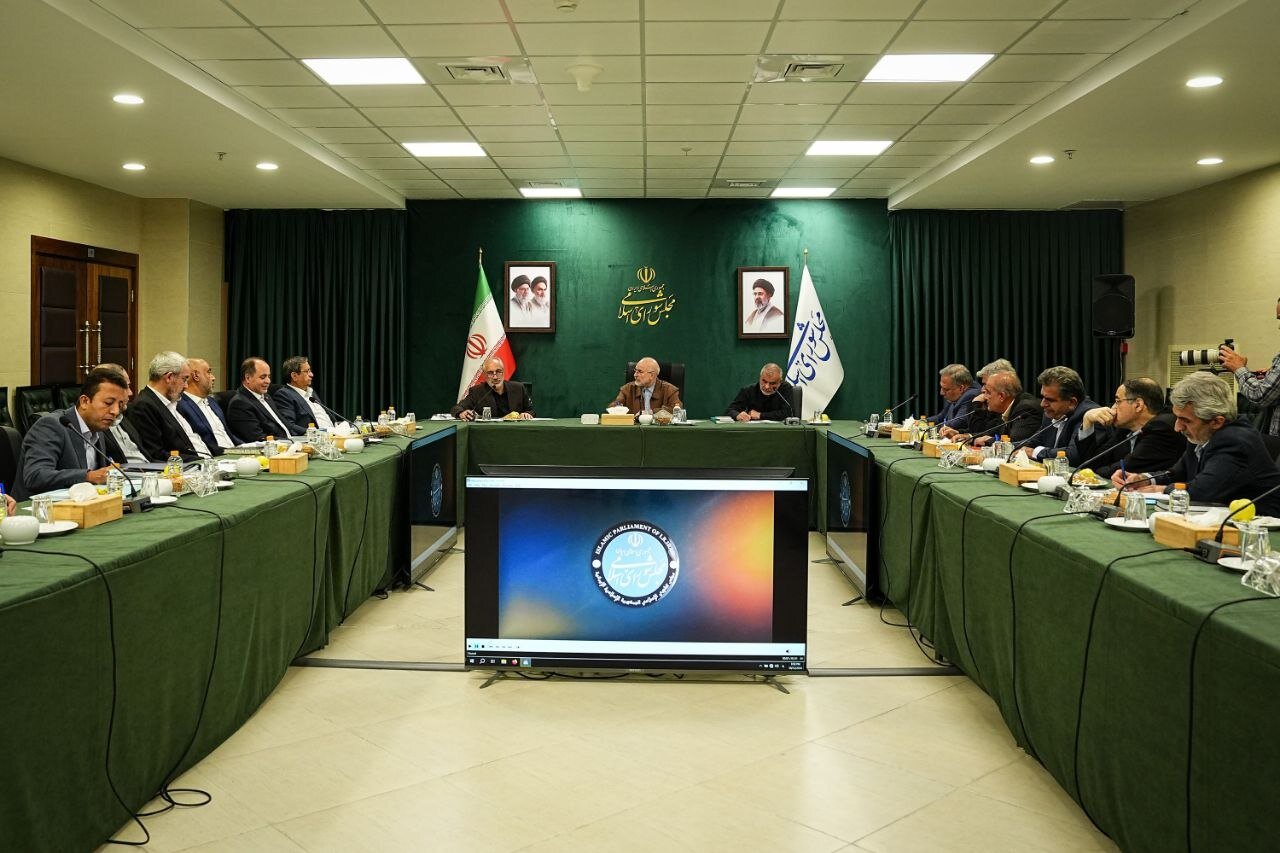 قالیباف: مدیریت را در بحران آموخته‌ام؛ در بحران، بزرگ‌ترین فرصت‌ها وجود دارد/ امروز جنگ اقتصادی از جنگ‌های شناختی، نظامی و سایبری مهم‌تر است