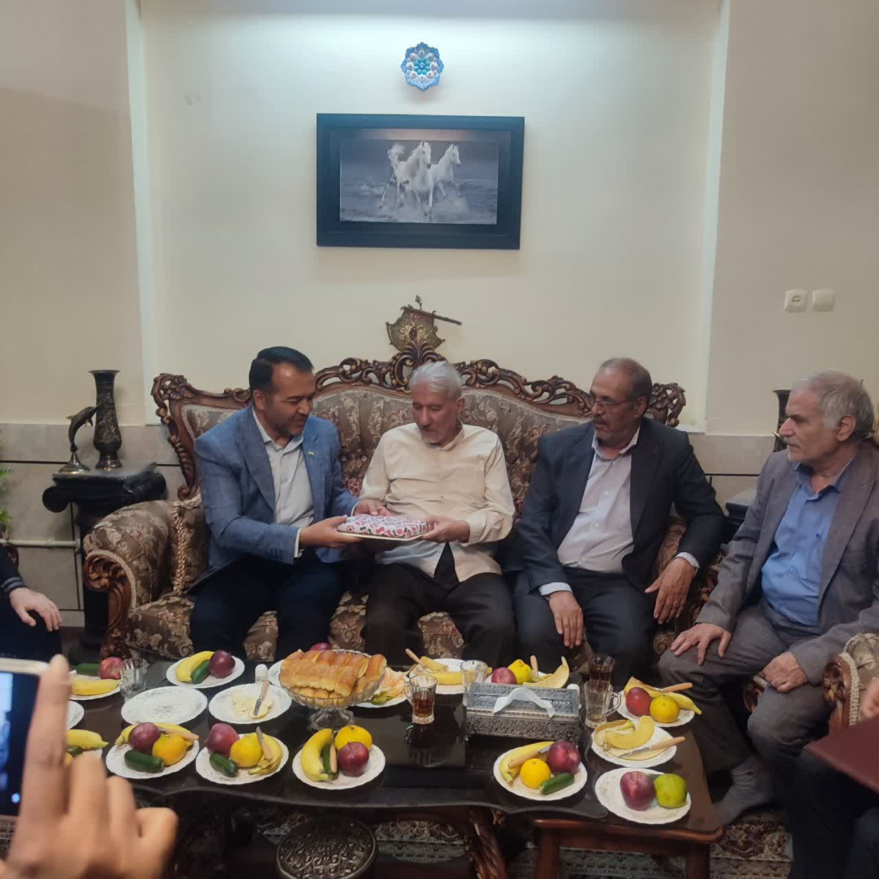 دیدار مدیرکل فرهنگ و ارشاد اسلامی و اصحاب فرهنگ ورسانه استان چهارمحال وبختیاری با سید احمد افضلی بروجنی پیشکسوت رسانه کشور