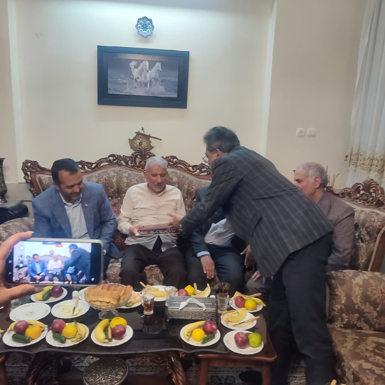 دیدار مدیرکل فرهنگ و ارشاد اسلامی و اصحاب  فرهنگ ورسانه  استان چهارمحال وبختیاری با سید احمد افضلی بروجنی پیشکسوت رسانه کشور