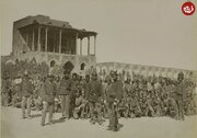 سربازان قاجاری در میدان نقش جهان اصفهان / عکس