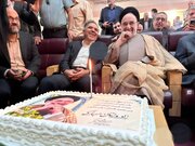کیک تولد عجیب سیدمحمد خاتمی با شعر اختصاصی؛ هم محمد هستی و هم خاتمی! + عکس