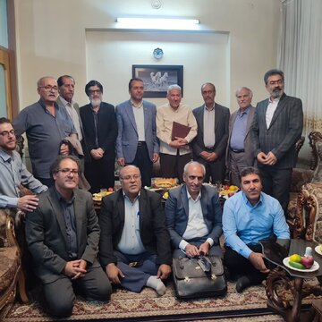 دیدار مدیرکل فرهنگ و ارشاد اسلامی و اصحاب فرهنگ ورسانه استان چهارمحال وبختیاری با سید احمد افضلی بروجنی پیشکسوت رسانه کشور