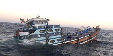 اصابت پهپاد ناشناس به یک فروند لنج در محدوده شهرستان سیریک/ سه نفر زخمی شدند