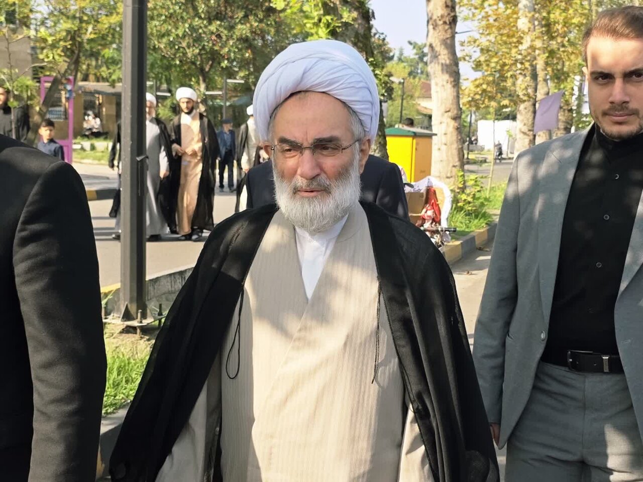 وداع چهرههای ملی و استانی با آیتالله قربانی؛ حضور استاندار گیلان، نوبخت و نجفی در مراسم تشییع وداع چهرههای ملی و استانی با آیتالله قربانی؛ حضور استاندار گیلان، نوبخت و نجفی در مراسم تشییع