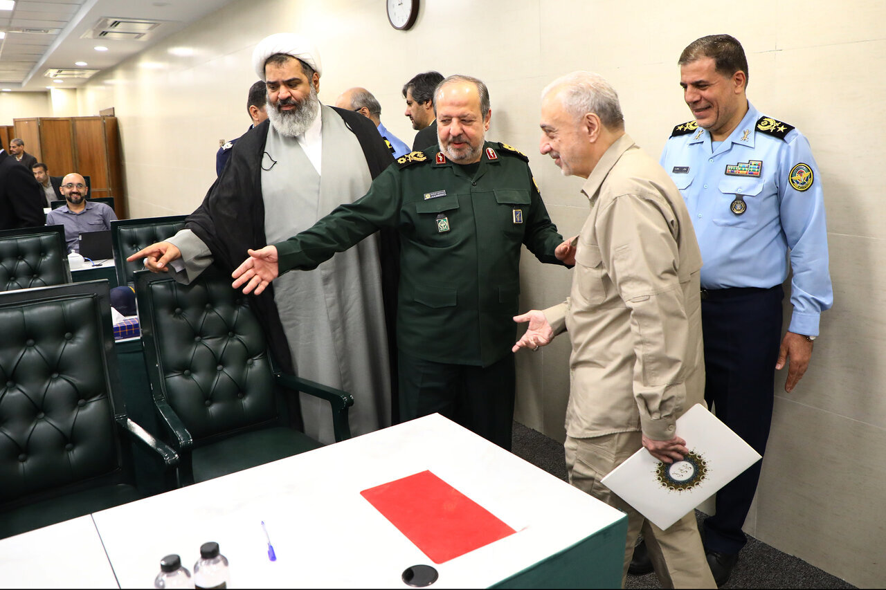 تصاویری از دومین نشست ویژه مجلس با وزیر پیشنهادی دفاع / تیپ خاص مهرداد اخلاقی