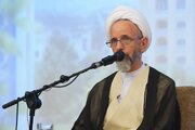 رئیس موسسه امام خمینی: برخی حل مشکلات را صرفا در مذاکره جستجو می‌کنند/ خدا به ملت ایران لطف کرد و رهبری را نصیب کرد که خلف صالح رهبر شهید است