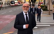 استایل رضا عطاران در مراسم اختتامیه جشنواره فیلم کره جنوبی + عکس