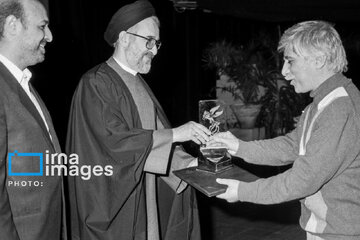 من دستم میشکند و اجازه نمیدهم مرا سانسورچی خودم کنید / چرا بهرام بیضایی سیمرغ بلورین «مسافران» را پس فرستاد؟
