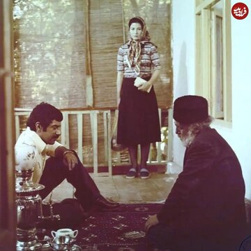 پوری بنایی و فرامرز قریبیان در نمایی از فیلم سرباز؛ سال ۵۶ / عکس