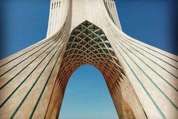 هشت هزار تکه سنگ برج آزادی؛ تکنولوژی چطور به داد معمار جوان رسید؟