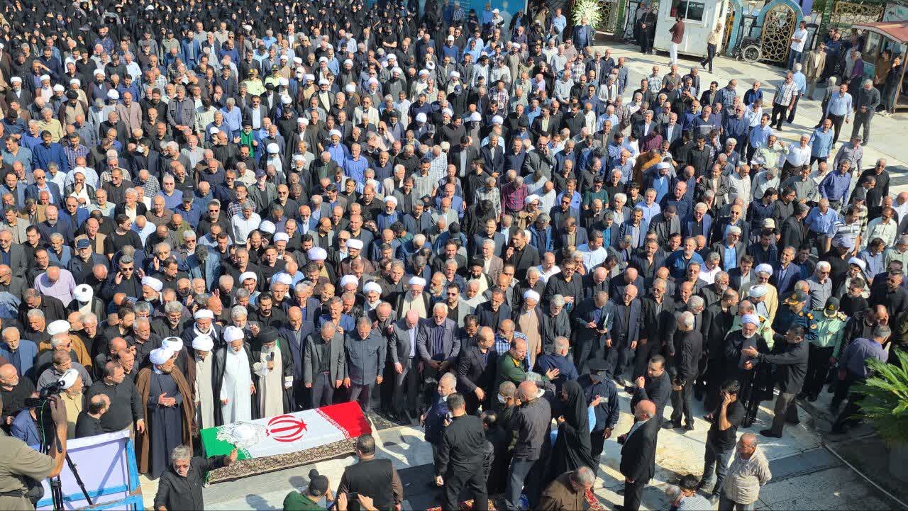 وداع گیلان با آیتالله قربانی؛ پیکر نماینده فقید ولیفقیه در جوار حرم آقا سید جلالالدین اشرف آرام گرفت وداع گیلان با آیتالله قربانی؛ پیکر نماینده فقید ولیفقیه در جوار حرم آقا سید جلالالدین اشرف آرام گرفت