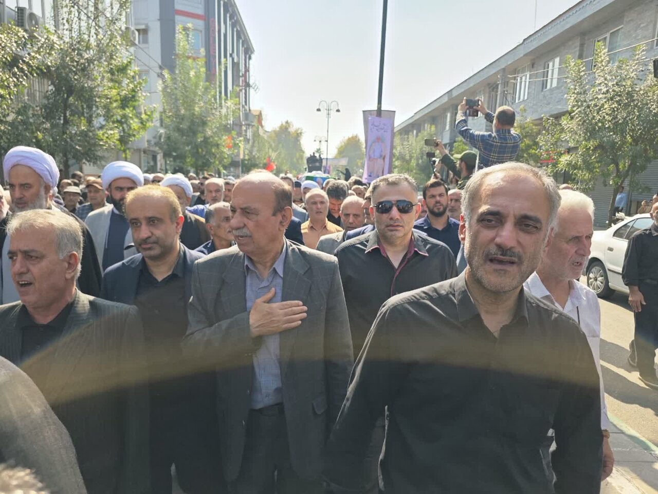 وداع گیلان با آیتالله قربانی؛ پیکر نماینده فقید ولیفقیه در جوار حرم آقا سید جلالالدین اشرف آرام گرفت وداع گیلان با آیتالله قربانی؛ پیکر نماینده فقید ولیفقیه در جوار حرم آقا سید جلالالدین اشرف آرام گرفت