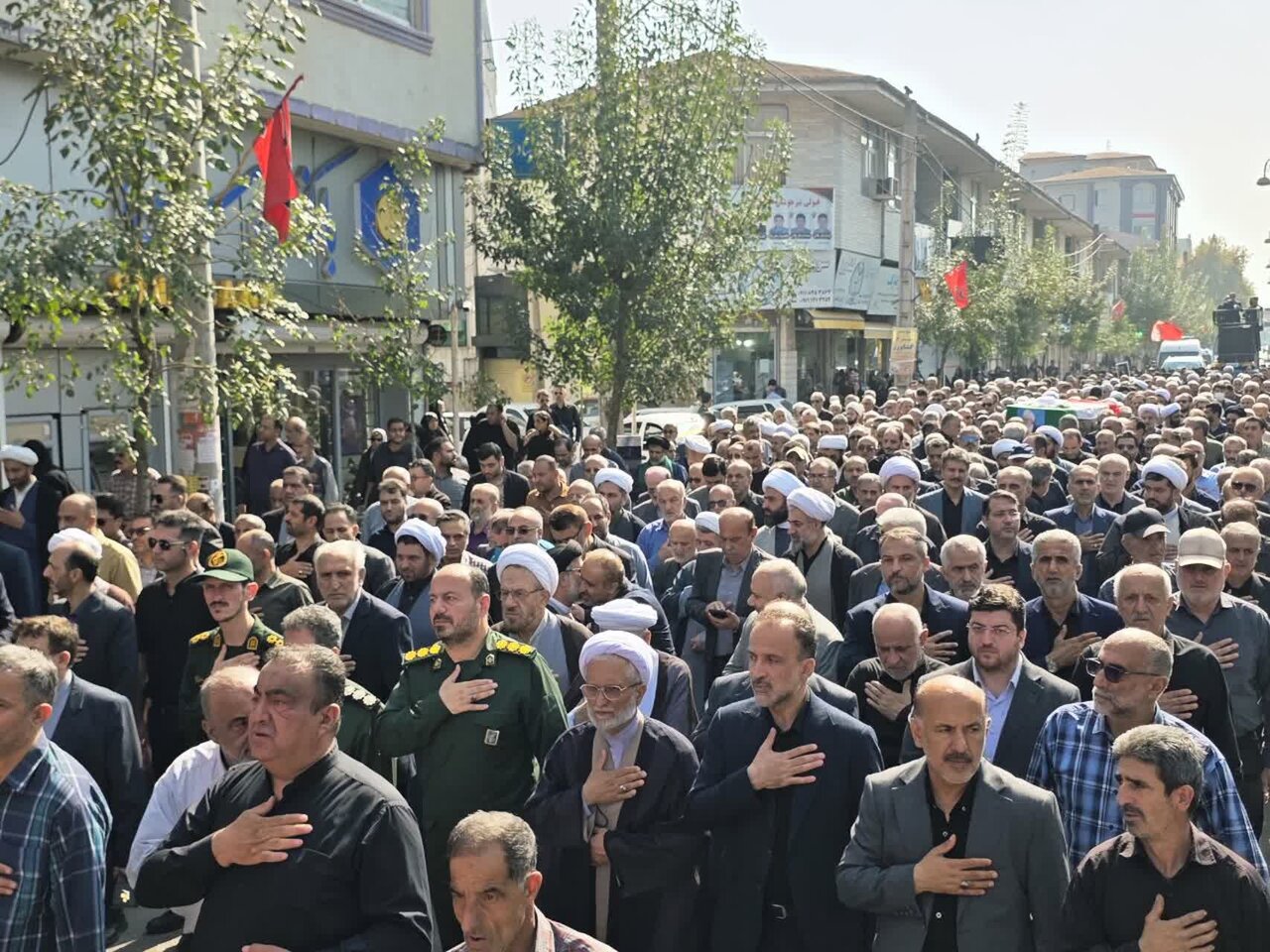 وداع گیلان با آیت‌الله قربانی؛ پیکر نماینده فقید ولی‌فقیه در جوار حرم آقا سید جلال‌الدین اشرف آرام گرفت
