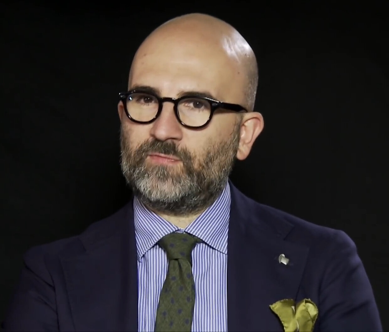 محمد چرمشیر: سال‌ها بود رمانی جنایی با این نگاه نخوانده بودم/ کالبدشکافی یک جنایت در نخستین رمان نویسنده ایتالیایی