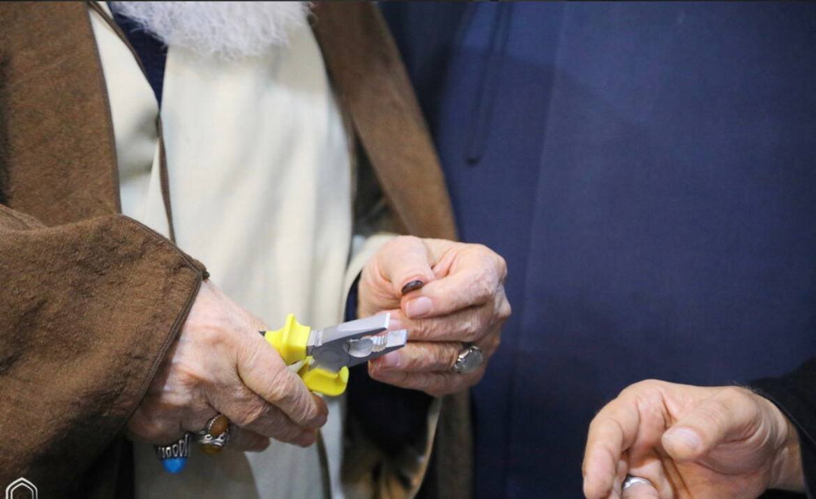 تأملی تاریخی و انتقادی در سنت شکستن مهر مراجع تقلید و ضرورت بازنگری در آن
