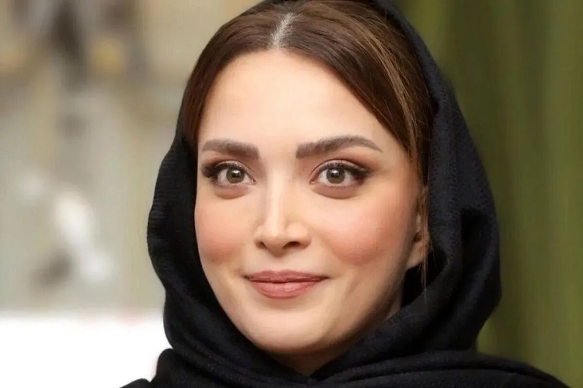 بهنوش طباطبایی با یک استایل مجلسی در اکران فیلم + فیلم
