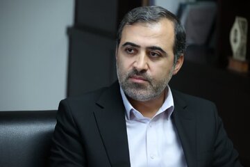 نماینده شیراز و زرقان در مجلس:معیار ارزیابی مدیران،میزان حل مشکلات باشد نه برنامههای نمایشی