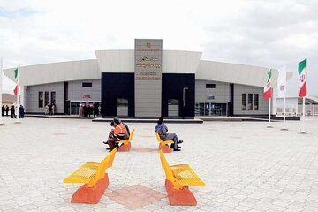 تردد مسافران از پایانه مرزی پلدشت نسبت به سال گذشته ۲.۵ برابر شده است