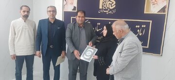 تجلیل اتاق اصناف قرچک از خبرنگار روشندل