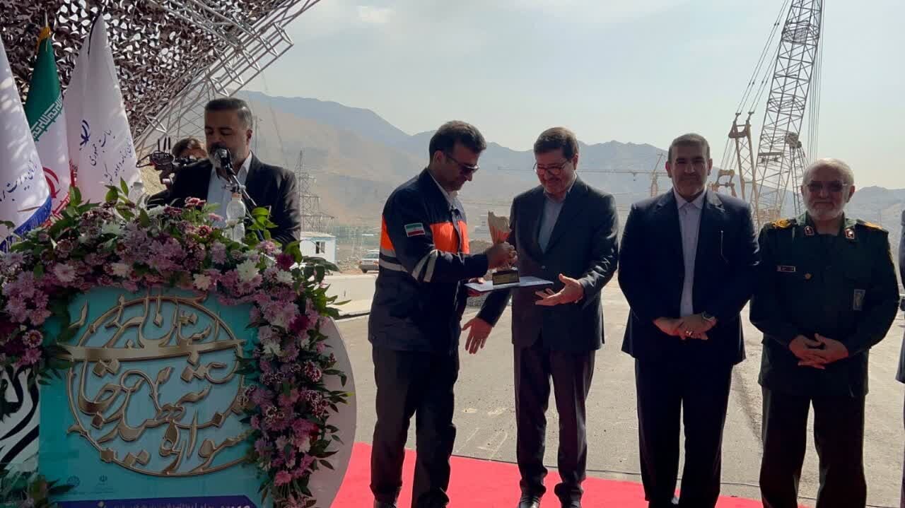 تجلیل از برترین‌های خدمت‌رسانی البرز درجشنواره شهید رجایی / جشنواره روی پل «بی یک»برگزار شد