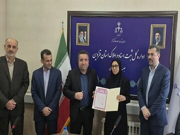 تحویل سند مالکیت قلعه الموت به میراث فرهنگی قزوین
