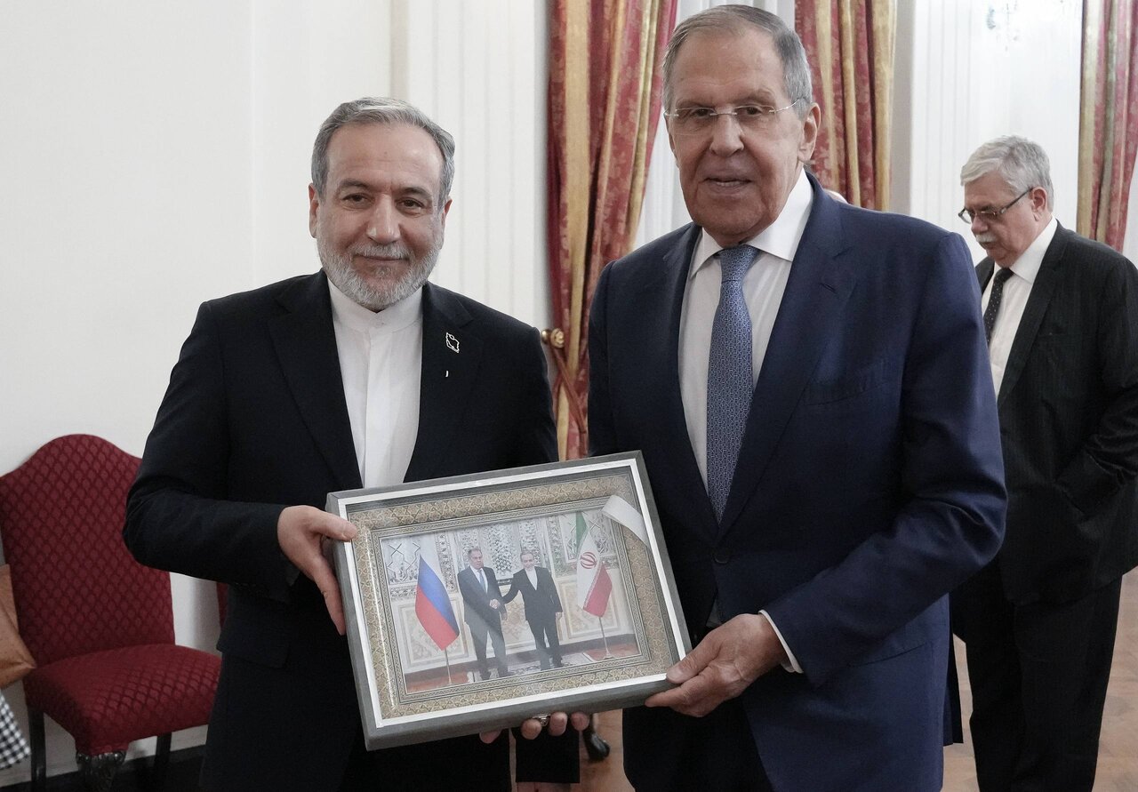 جهان منتظر آغاز جنگ است / سلطانی: تهران نباید اجازه دهد روسیه و چین از کارت ایران یک طرفه بهره ببرند / جنگ بعدی محدود به ایران نیست