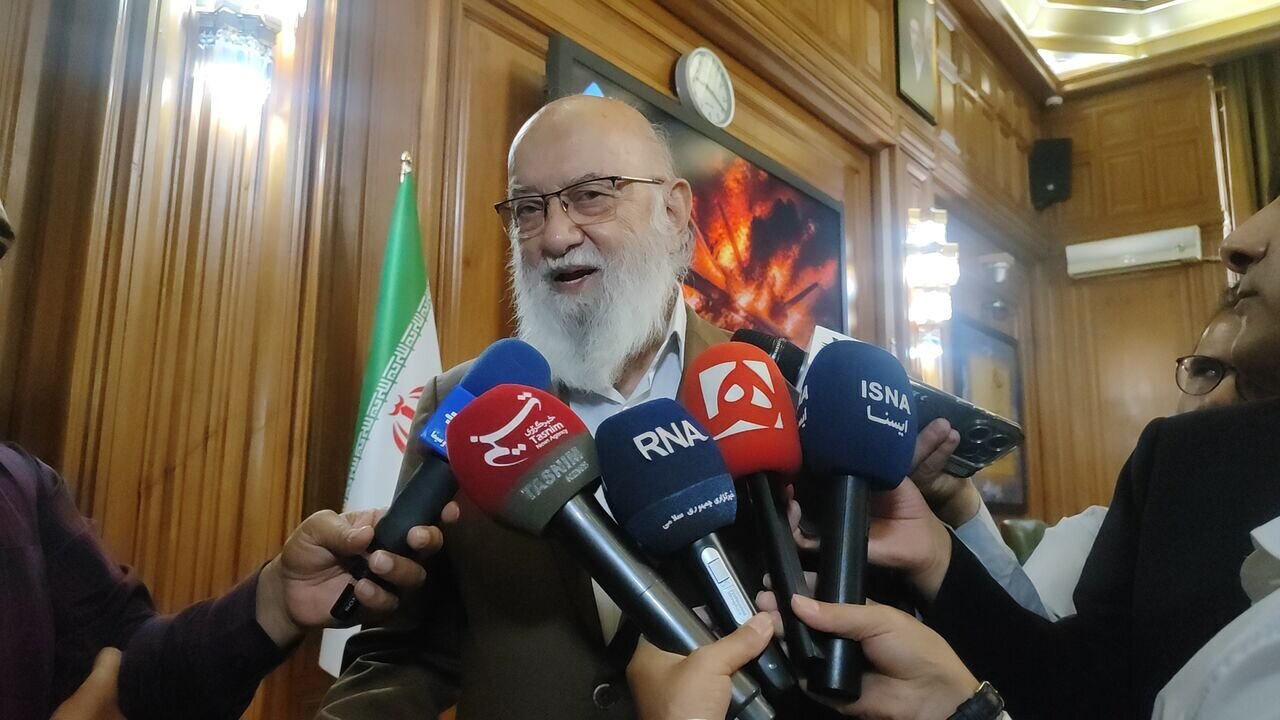 چمران: درباره حمله به بیت رهبری (نهم اسفند) براساس هکشدن دوربینهای شهر چیزی نشنیدهام / چون دوربینها خارجی هستند احتمال دسترسی به اطلاعات وجود دارد