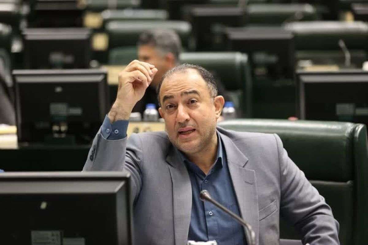 دولت باید افزایش حقوق کارمندان را با لایحه دنبال کند و شورای عالی کار را برای ترمیم دستمزد کارگران فرا بخواند/ توپ در زمین دولت است