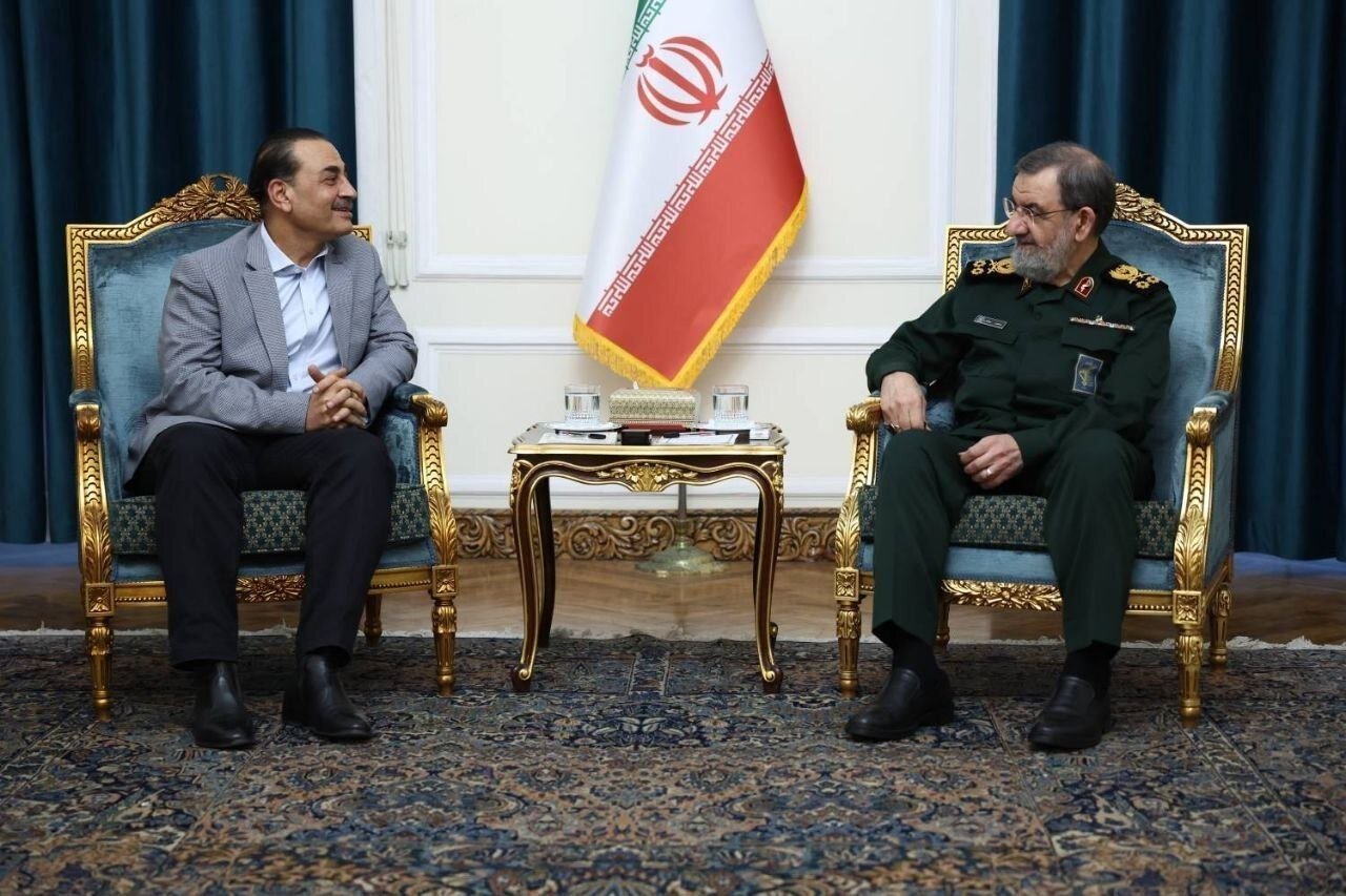 دبیر شورای عالی امنیت ملی: به هیچ وجه ذرهای از مواد هستهای غنی شده از ایران خارج نخواهد شد