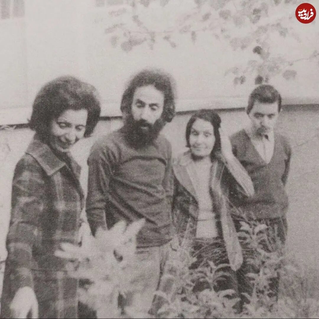 سهراب سپهری در کنار خانواده و در خانه گیشا تهران؛ سال ۵۵ / عکس