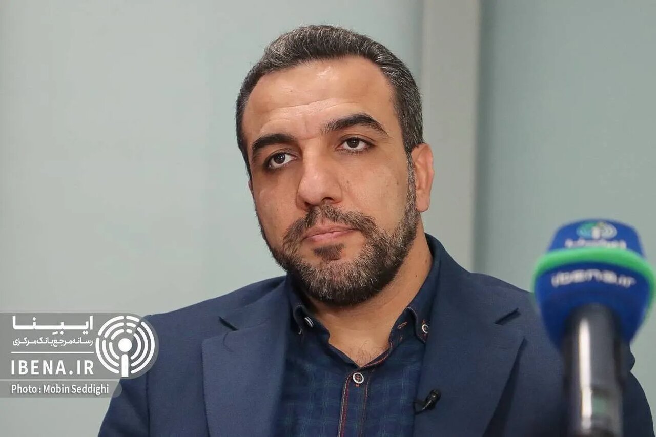 فرزانی، تحلیلگر حوزه پولی : عرضه ۱۰ هزار دلار به هر نفر توانست روند افزایشی نرخ ارز را متوقف کند و انتظارات روانی را تا حدی مهار کند