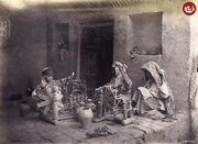 زنان در حال نخ‌ریسی در دوران قاجار / عکس