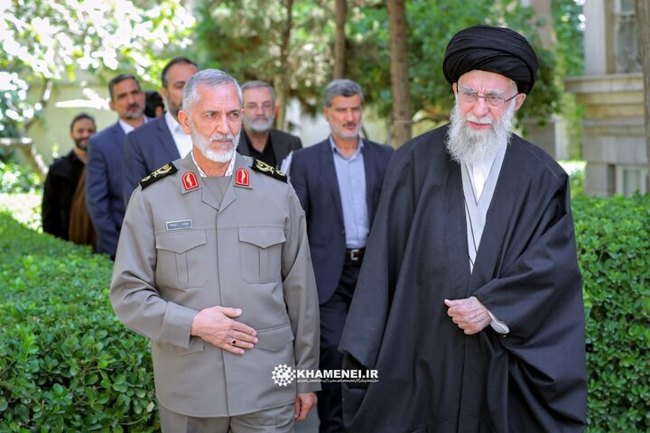 همسر شهید شیرازی: یک روز قبل از جنگ ۱۲ روزه، سردار سلامی به همسرم گفته که او را شهید میکنند/ شهید شیرازی ملاقاتهایش با حضرت آقا را ثبت میکرد