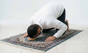 حکم شرعی سجده بر کاشی و سرامیک چیست؟