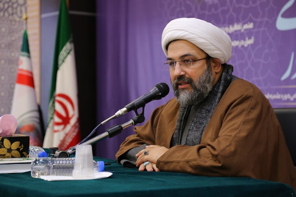 فاطمه(س)، روح انسان کامل؛ کوثر فراتر از یک چشمه و یک نسل/ شیخ‌الاسلامی: کوثر فقط یک نام نیست؛ نظامی وجودی برای اتصال انسان به مبدأ کمال است