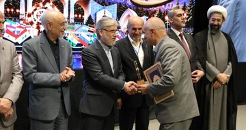 دانشگاه ارومیه برنده جایزه ملی ثریا در جذب دانشجویان بین المللی شد