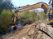 آزادسازی بستر و حریم رودخانه در روستای دستنا شهرستان کیار