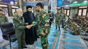 اعطای عطیه آیت الله سیدمجتبی خامنه ای، فرماندهی کل قوا به دانش آموختگان دانشگاه افسری امام علی (ع)