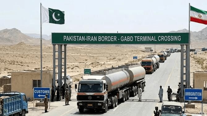 پاکستان گذرگاه مرزی گبد–ریمدان با ایران را پس از یک هفته توقف بازگشایی کرد - خبرآنلاین