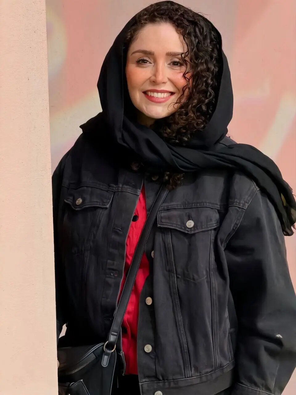 ژاله صامتی با استایلی جوانپسند در کنسرتنمایش سیاوش + عکس
