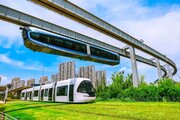 برخورد مونوریل با بازوی جرثقیل در سائوپائولو؛ سقوط آوار روی خودروها + فیلم