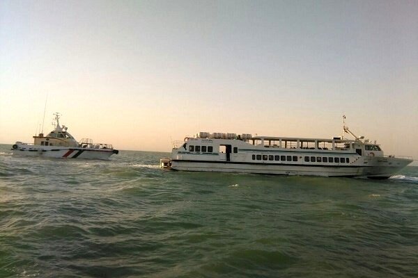 محدودیت تردد شناورهای مسافربری و حمل خودرو در مسیر بندر چارک ـ‌ کیش در روز دوشنبه