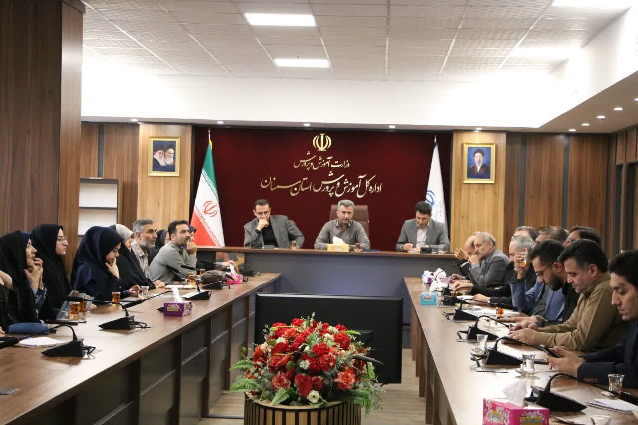 تأکید بر هم‌افزایی دستگاه‌های فرهنگی برای برگزاری باشکوه برنامه‌های ۱۳ آبان و هفته کتاب در استان سمنان
