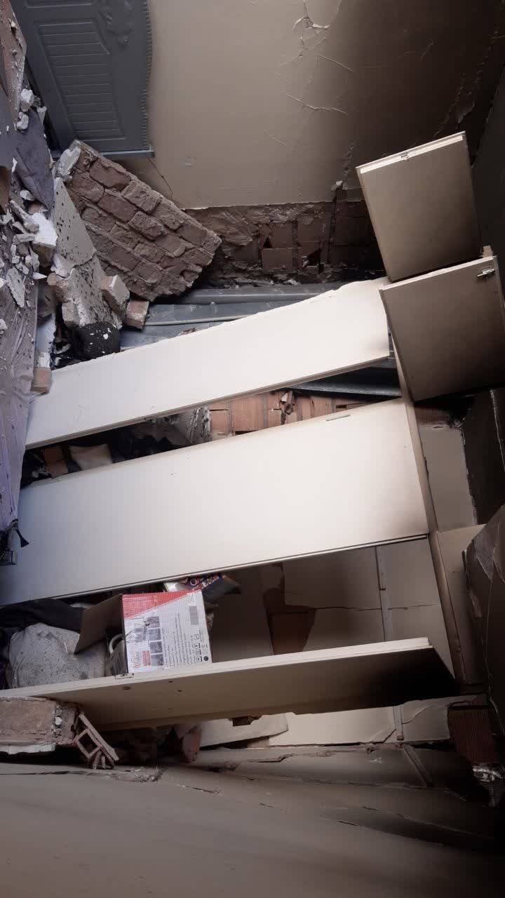 انفجار و آتش‌سوزی ساختمان مسکونی ۴ طبقه در خیابان آیت/ حادثه تلفات جانی و مصدومیت نداشت/ عکس