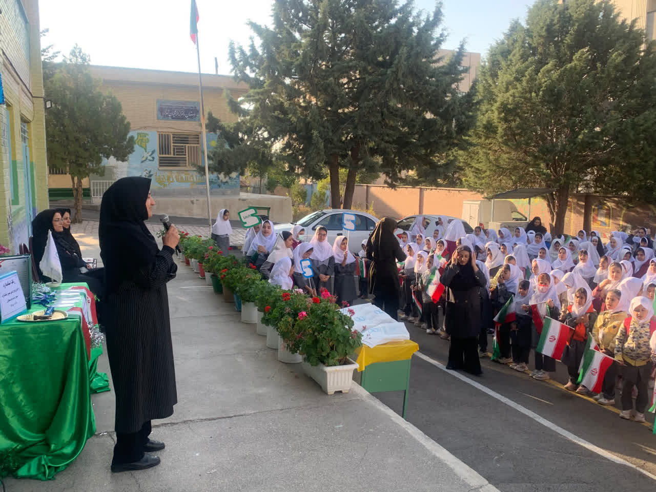 استمرار آموزش فرهنگ استاندارد در مدارس چهارمحال وبختیاری /طنین زنگ استاندارد در دبستان فرهنگیان شهرکرد
